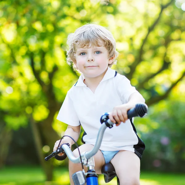 Little preschool kid boy riding with bicycle in summer — Stock Photo, Image