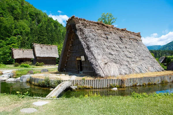 Village historique japonais Shirakawa-go en été — Photo