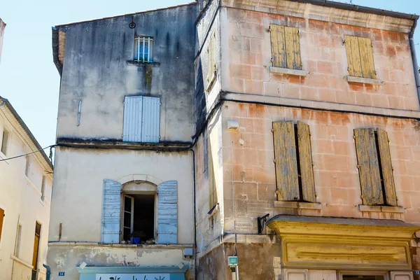 Gatan i typisk småstad i Provence, Frankrike — Stockfoto