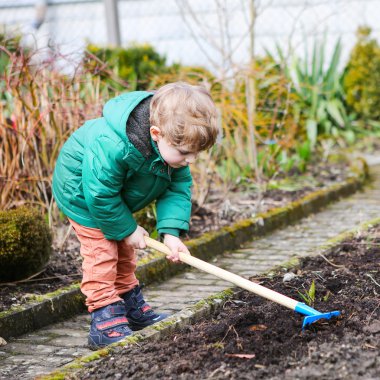 Bahar lanting ve Bahçe küçük çocuk
