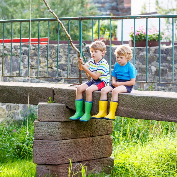 Two adorable little friends  fishing with selfmade rod — Stock Photo, Image