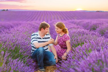 Fransa iki lavanta alanları Provence, sonra düğün.