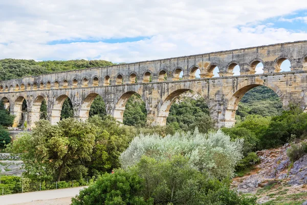 Pont du Gard, ท่อน้ําโรมันโบราณใกล้ Nimes ในฟรังก์ใต้ — ภาพถ่ายสต็อก