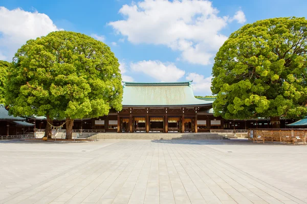 TOKIO, JAPÓN - 25 DE MAYO DE 2015: Santuario Imperial Meiji en Shibuya, T —  Fotos de Stock