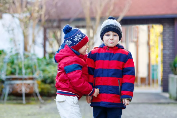 Two little kid boys walking together outdoors. — ストック写真