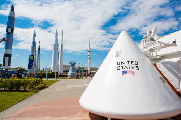 肯尼迪航天中心，佛罗里达州，美国-2016 年 4 月 21 日︰ 肯尼迪航天中心附近在佛罗里达州卡纳维 — 图库照片