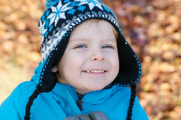 Portrait of little boy of two years outdoor — Stock Photo, Image