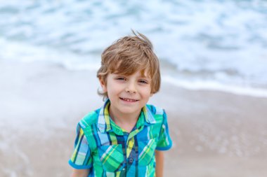 küçük çocuk çocuk okyanus plaj