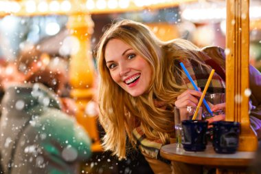 Alman noeli piyasada sıcak panç içiyoruz kadın.