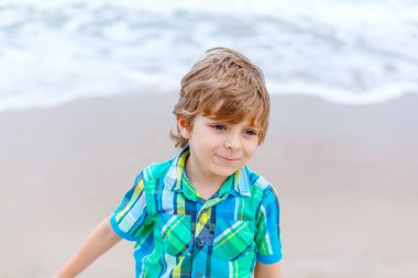küçük çocuk çocuk okyanus plaj