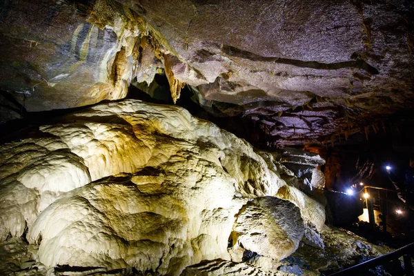 Grotta naturale di Marble Arch sotterranea, Fermanagh, Irlanda del Nord. Luogo di ripresa per molti film e serie — Foto Stock