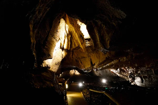 Grotta naturale di Marble Arch sotterranea, Fermanagh, Irlanda del Nord. Luogo di ripresa per molti film e serie — Foto Stock