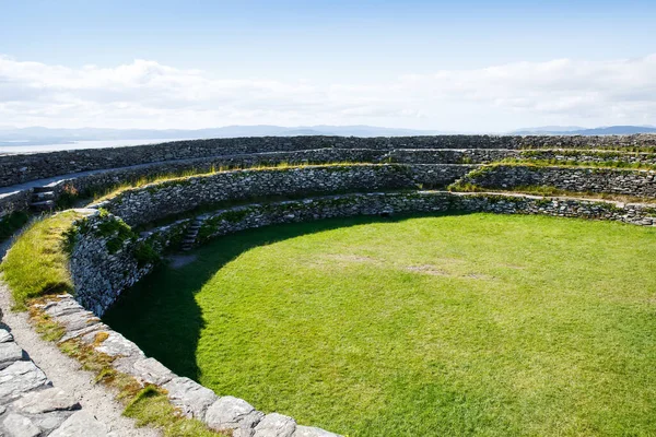 Vista sobre el paisaje irlandés del conde Donegal, Irlanda del Norte desde el fuerte Grianan de Aileach — Foto de Stock