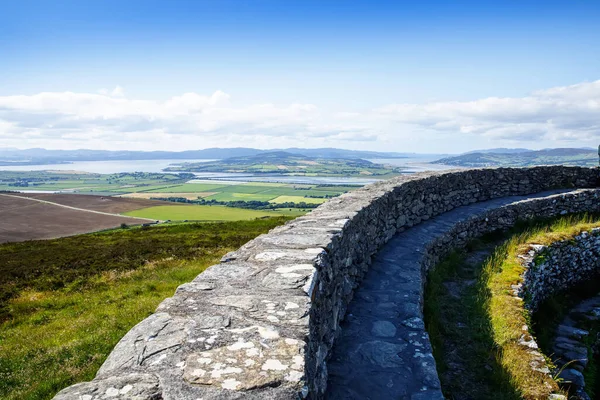 Vista sobre el paisaje irlandés del conde Donegal, Irlanda del Norte desde el fuerte Grianan de Aileach — Foto de Stock