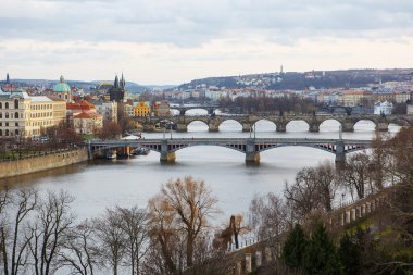 Soğuk bahar veya sonbahar günü, Prag, Cz köprü görünümü