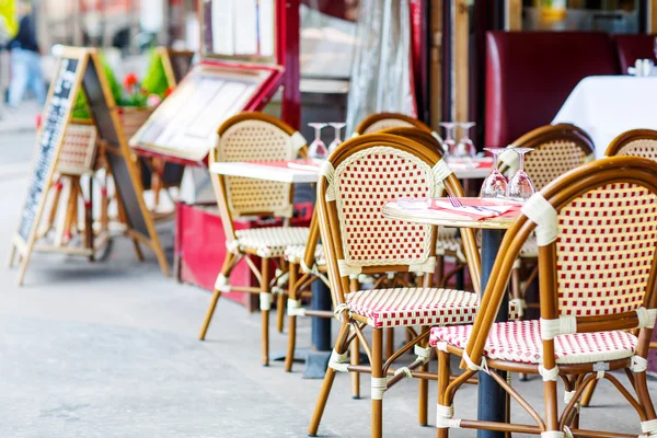 Paris, Fransa, tabloda boş Açık Restoran