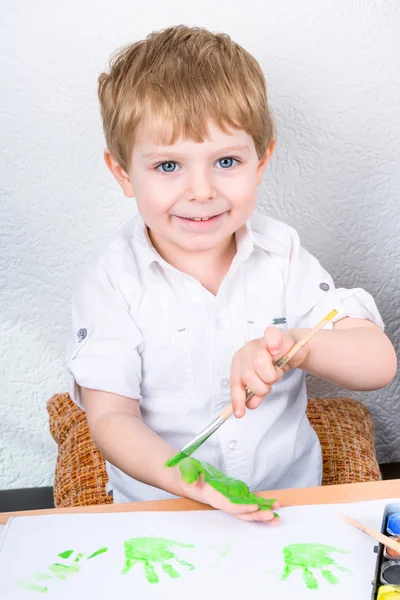 Little kid boy having fun with making handpaints — Stock Photo, Image