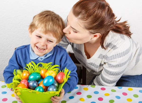 Little boy and his mother being happy about selfmade Easter eggs — Stock Photo, Image