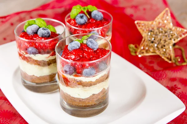 Christmas dessert. Sweet dessert tiramisu with strawberry, fresh — Stock Photo, Image