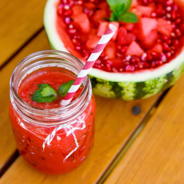 Watermeloen smoothie als gezonde zomer drank. — Stockfoto