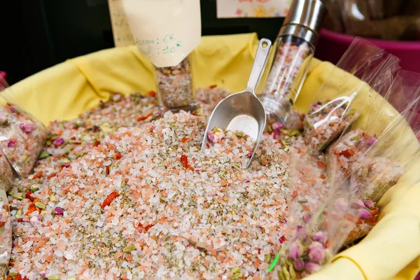 Rózsaszín tengeri só - Fleur De Sel értékesítési. Provence, Franciaország — Stock Fotó