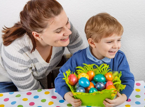 Little boy and his mother being happy about selfmade Easter eggs — Stock Photo, Image