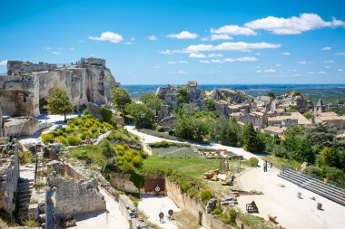 Kale Les Baux de-Provence, Provence, sıcak güneşli günde Fransa