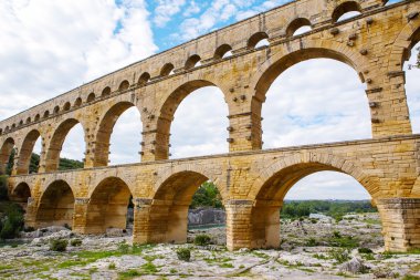Pont du Gard, eski Roma su kemeri yakınındaki Güney Frangı Nimes