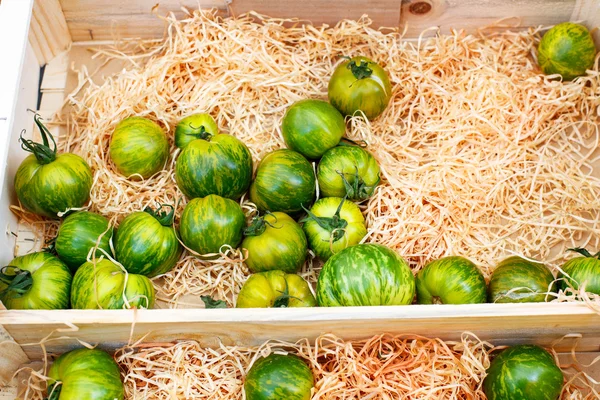 Tomates frescos ecológicos del mercado de agricultores mediterráneos en Prov —  Fotos de Stock