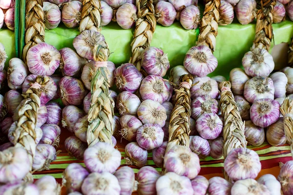 French garlic display in market in south of France, — Stock Photo, Image