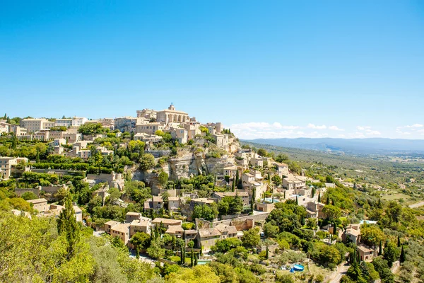 Vista sobre Gordes, uma pequena cidade típica em Provence, França — Fotografia de Stock
