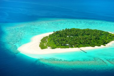 Yukarıdan güzel tropik ada. Maldivler, Carribean veya Sou