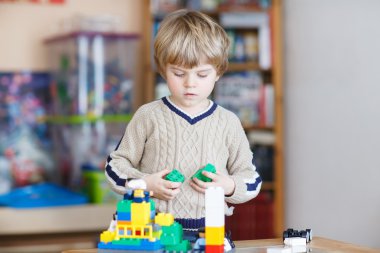 renkli plastik blok kapalı birçok ile oyun çocuk çocuk