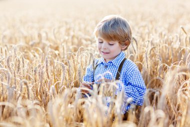 Buğday fi yürüyüş komik küçük çocuk çocuk deri shors,