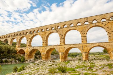 Pont du Gard, eski Roma su kemeri yakınındaki Güney Frangı Nimes