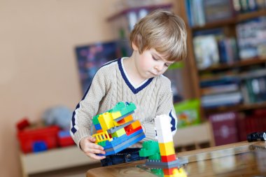 renkli plastik blok kapalı birçok ile oyun çocuk çocuk