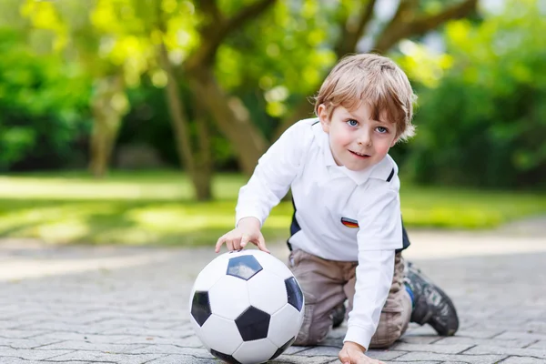 Two little sibling boys playing soccer and football — Stock Photo, Image