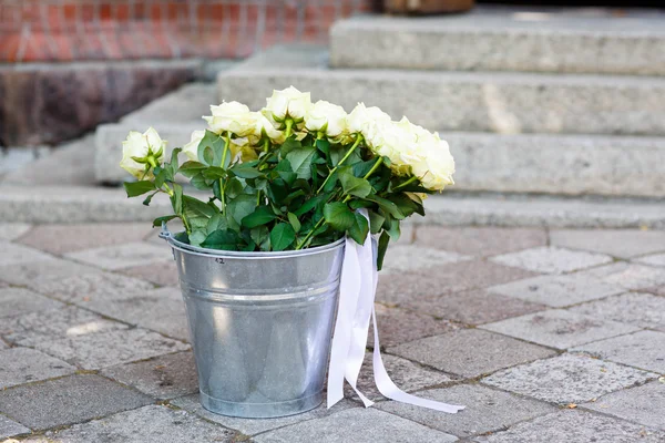 Bouquet of white roses for decoration of a wedding — Φωτογραφία Αρχείου