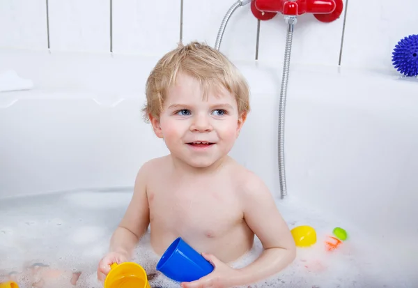 Adorable toddler boy having fun in bathtub — Stock Photo, Image