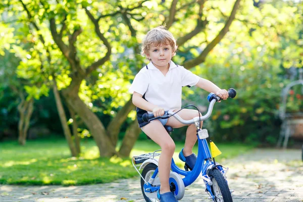 Little preschool kid boy riding with bicycle in summer — Stock Photo, Image