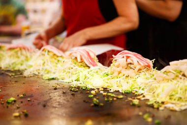 Japon yemeği okonomiyaki, Japon pizzası.