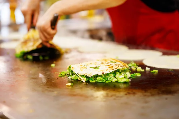 Comida japonesa okonomiyaki, pizza japonesa —  Fotos de Stock