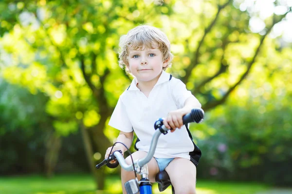 Little preschool kid boy riding with bicycle in summer — Stock Photo, Image