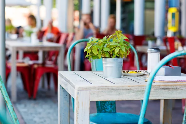 Gemütliches outdoor cafe in berlin, deutschland — Stockfoto