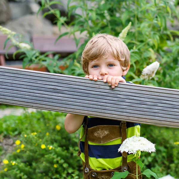 Portrait of beautiful little kid boy in bavarian clothes, outdoo — Stock Photo, Image