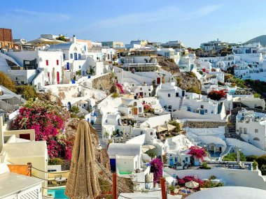 Santorini 'nin panoramik manzarası, Cyclades Adası, Yunanistan. Güzel Oia Köyü