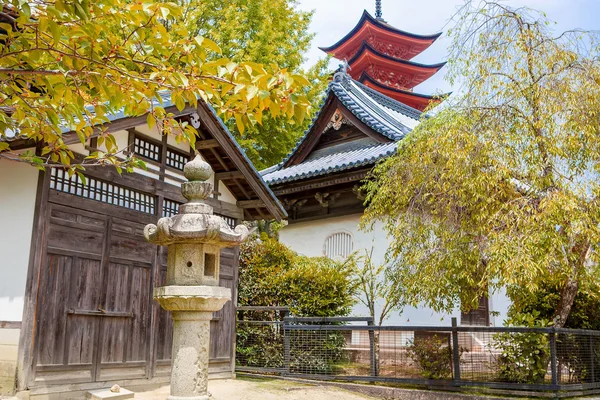 Goju-ne-do Pagoda svatyně Itsukušima na Miyajimě v Japonsku — Stock fotografie