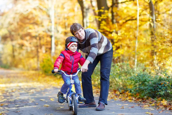 Little kid boy and father with bicycle in autumn forest — Stock Photo, Image