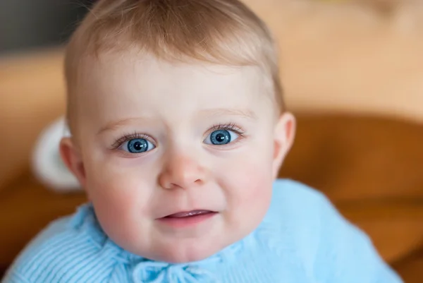 Baby with blue eyes looking at camera, indoors — 스톡 사진