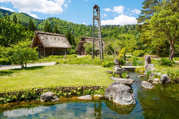Desa bersejarah Jepang Shirakawa-go di musim panas — Stok Foto